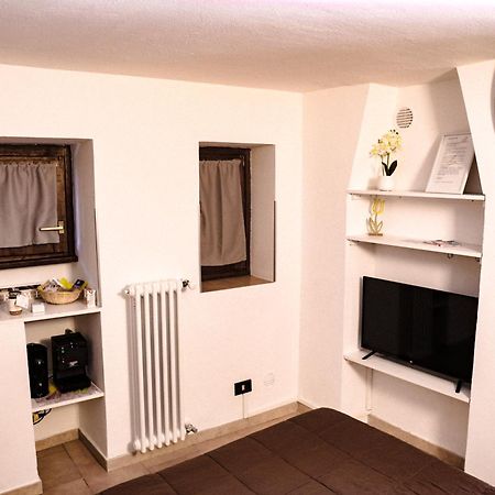 Vittoria Holiday House - Tulip Apartment And Tulip Room Stresa Bagian luar foto