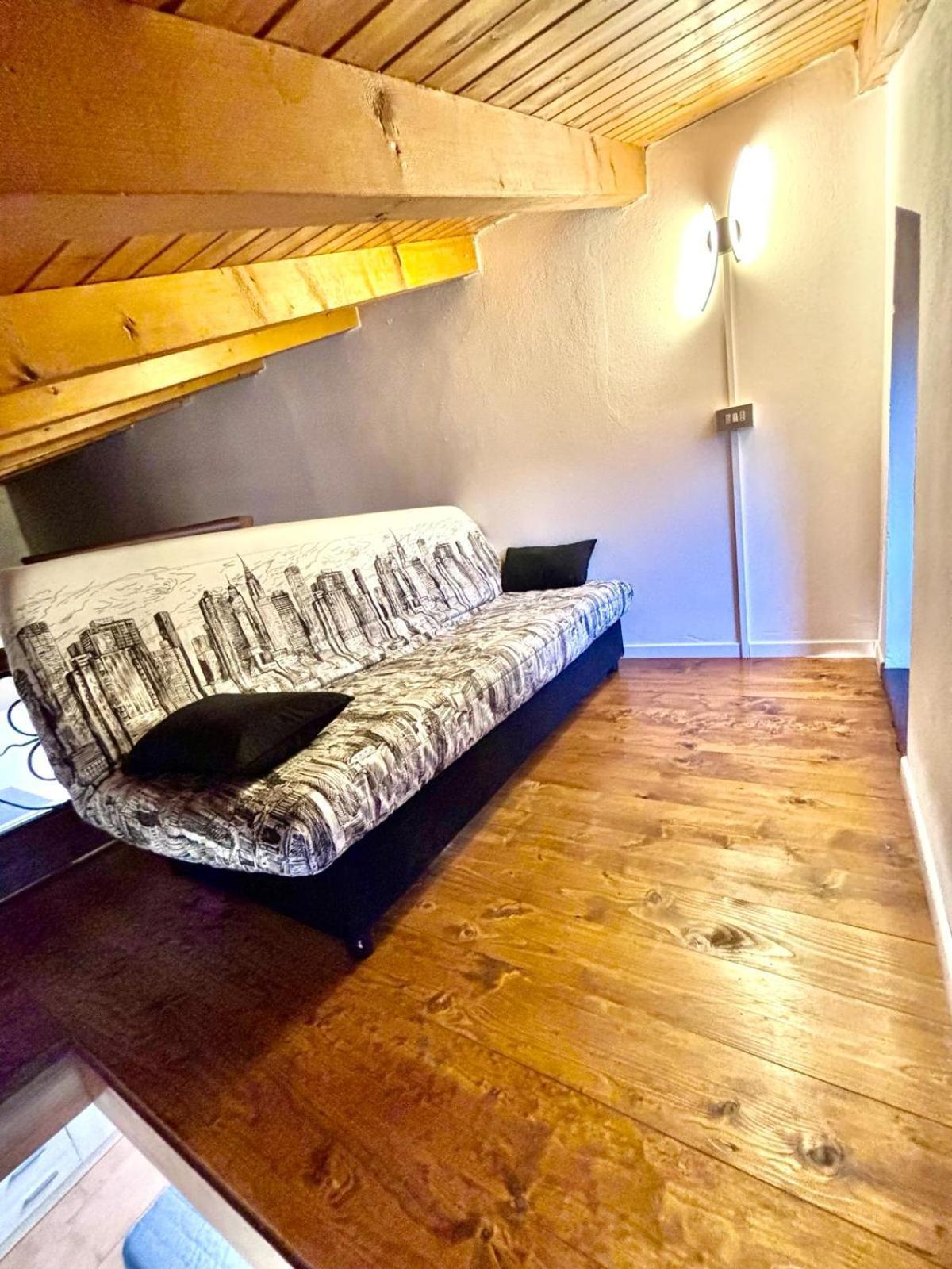 Vittoria Holiday House - Tulip Apartment And Tulip Room Stresa Bagian luar foto