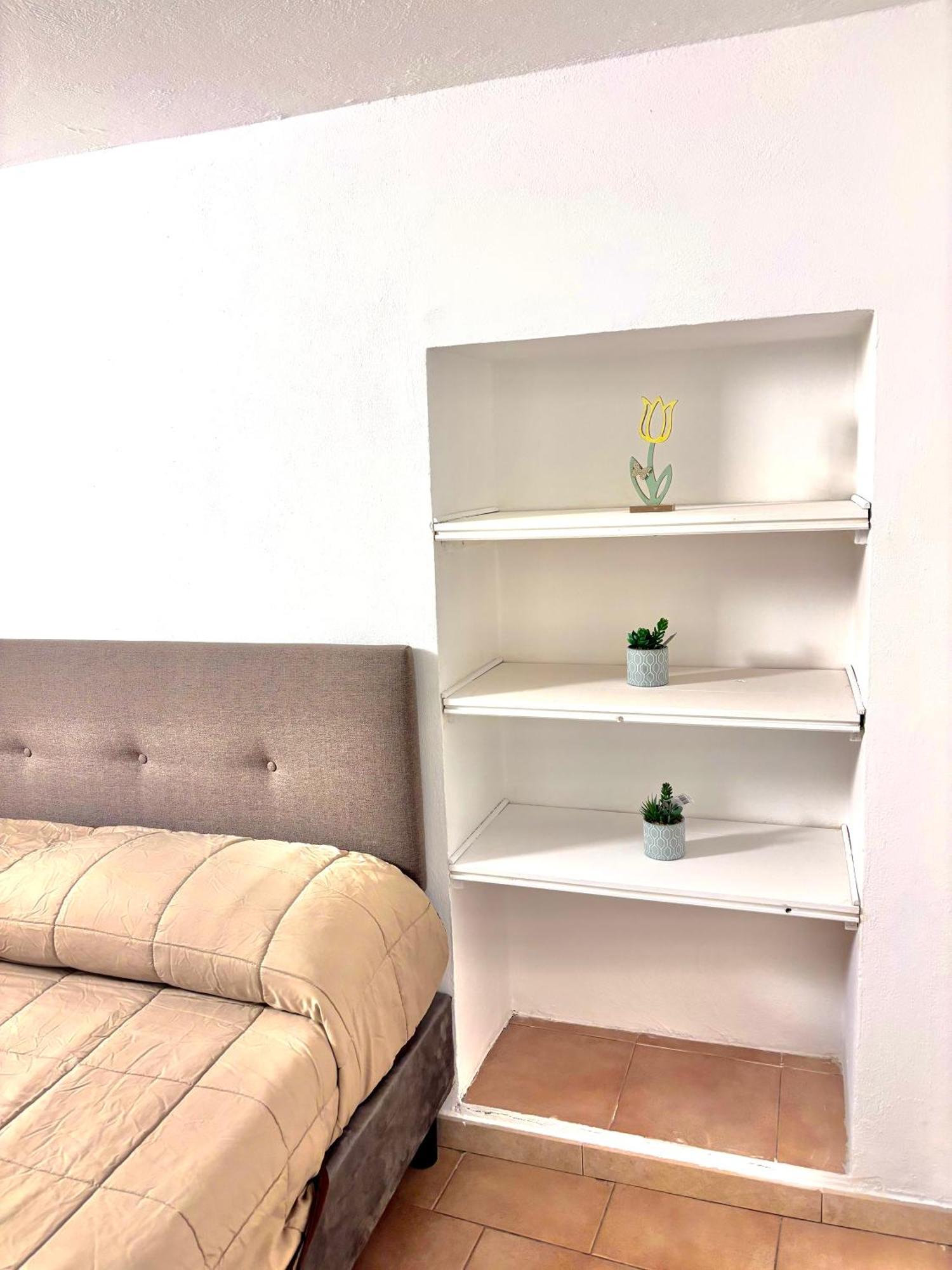 Vittoria Holiday House - Tulip Apartment And Tulip Room Stresa Bagian luar foto