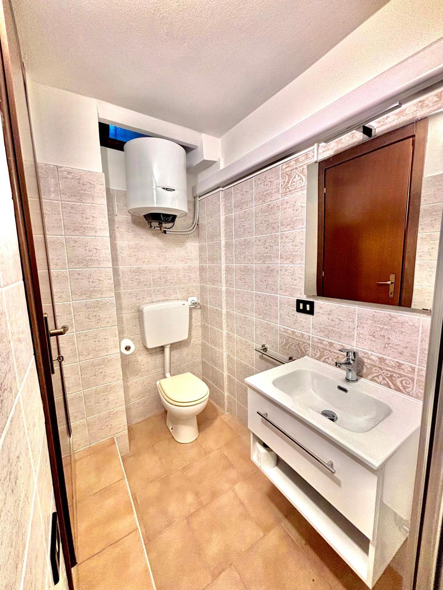 Vittoria Holiday House - Tulip Apartment And Tulip Room Stresa Bagian luar foto