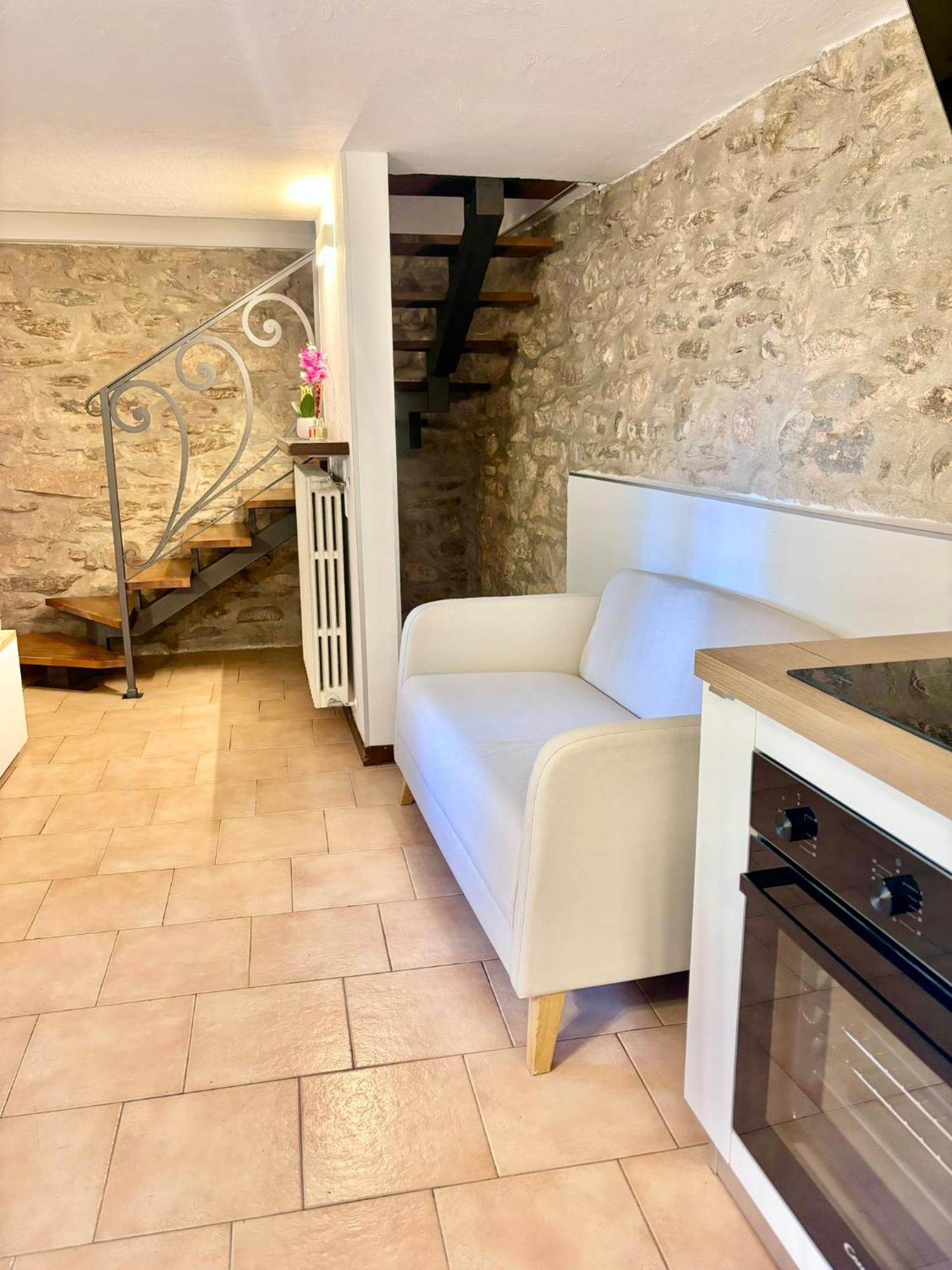 Vittoria Holiday House - Tulip Apartment And Tulip Room Stresa Bagian luar foto