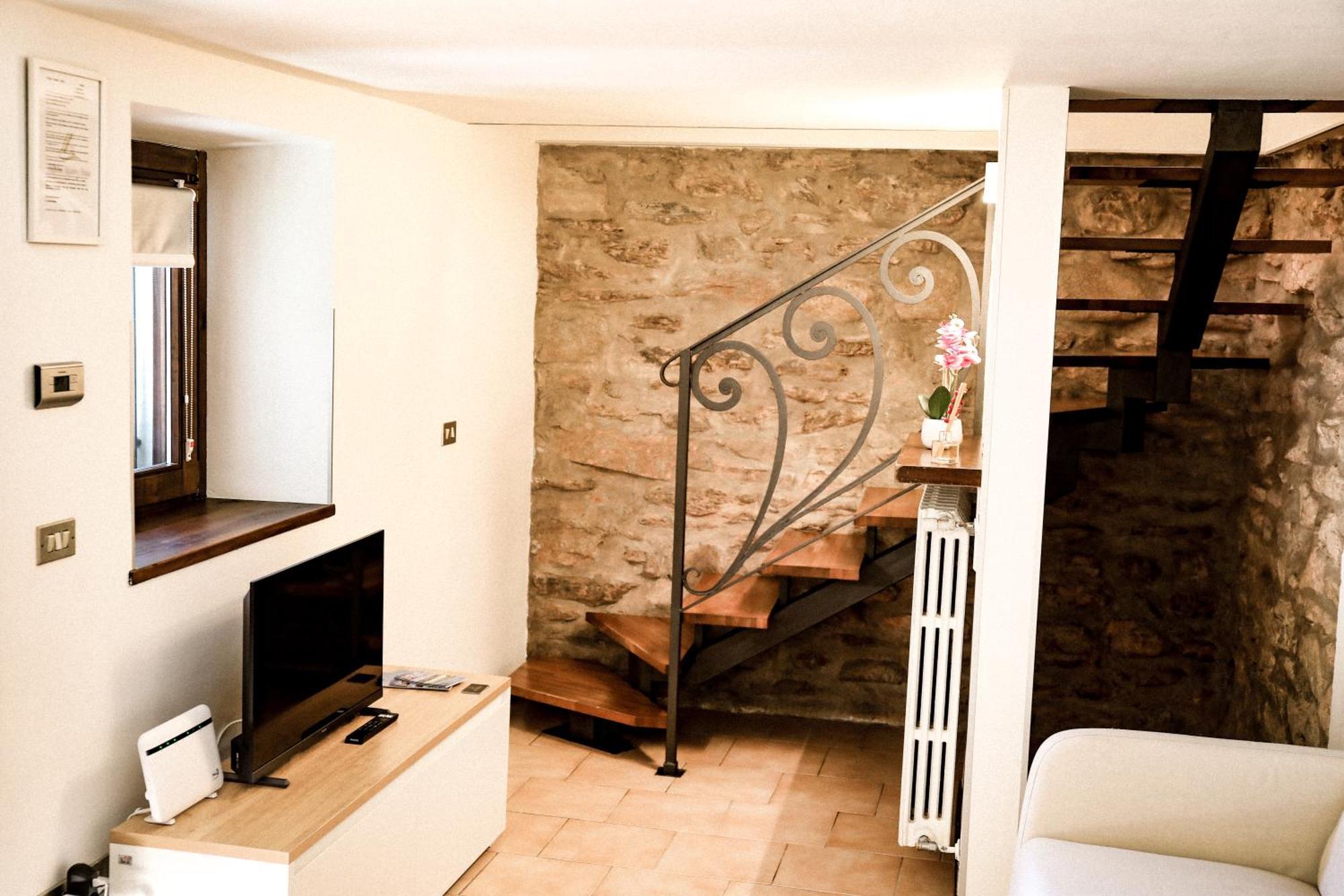 Vittoria Holiday House - Tulip Apartment And Tulip Room Stresa Bagian luar foto