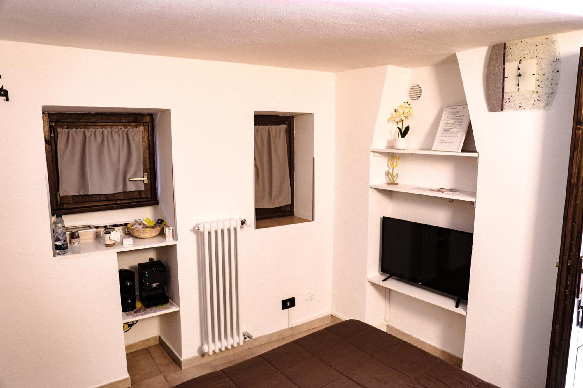 Vittoria Holiday House - Tulip Apartment And Tulip Room Stresa Bagian luar foto
