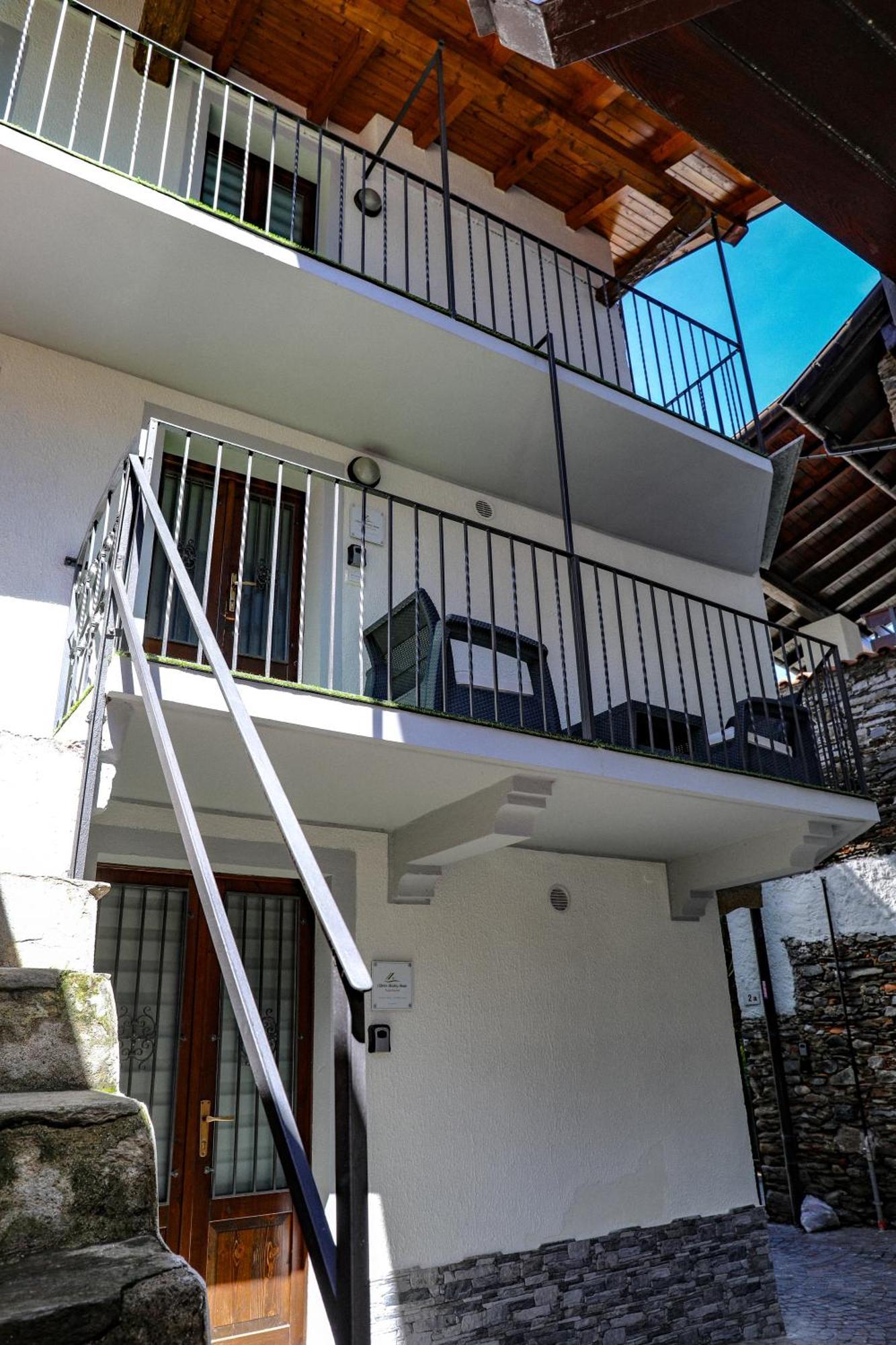 Vittoria Holiday House - Tulip Apartment And Tulip Room Stresa Bagian luar foto