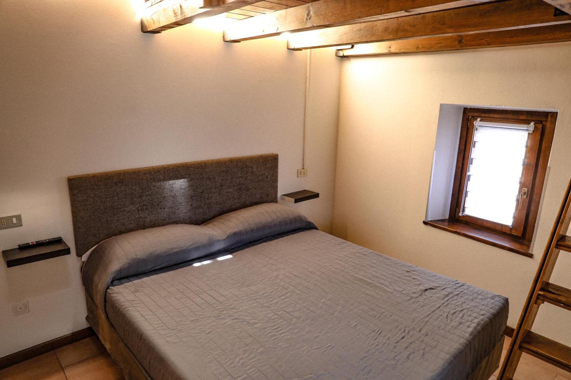Vittoria Holiday House - Tulip Apartment And Tulip Room Stresa Bagian luar foto