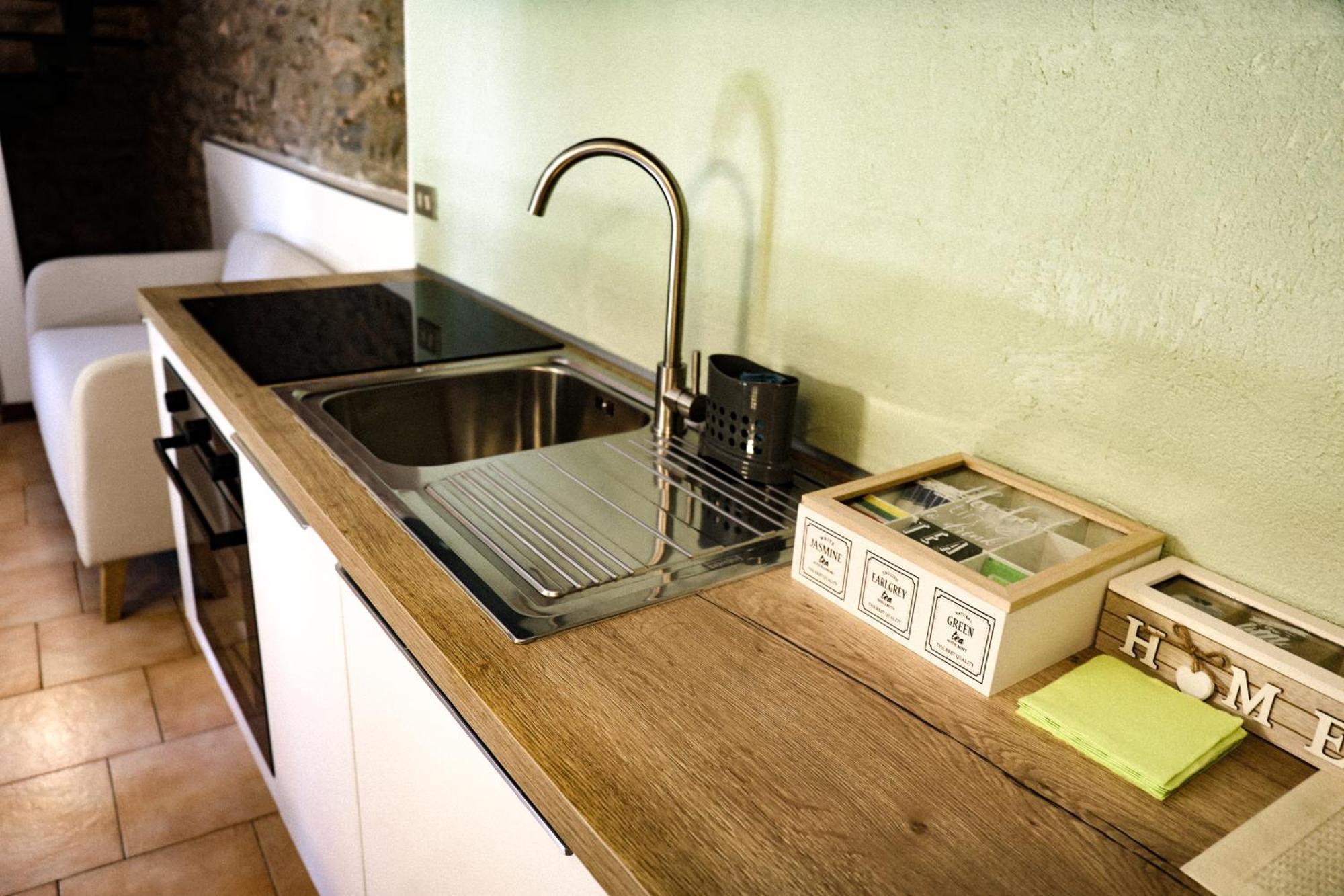 Vittoria Holiday House - Tulip Apartment And Tulip Room Stresa Bagian luar foto