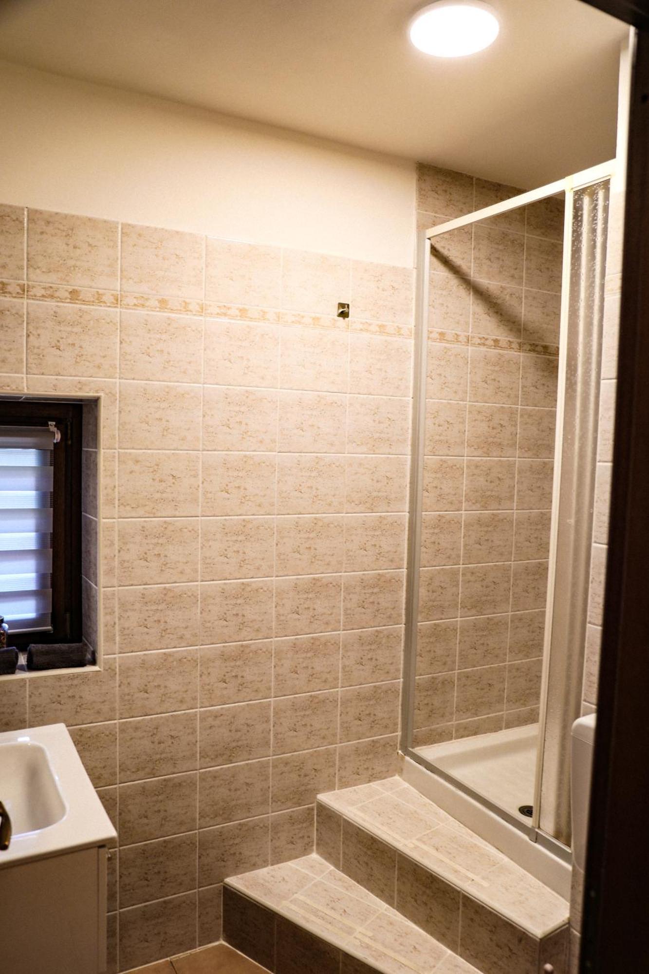 Vittoria Holiday House - Tulip Apartment And Tulip Room Stresa Bagian luar foto