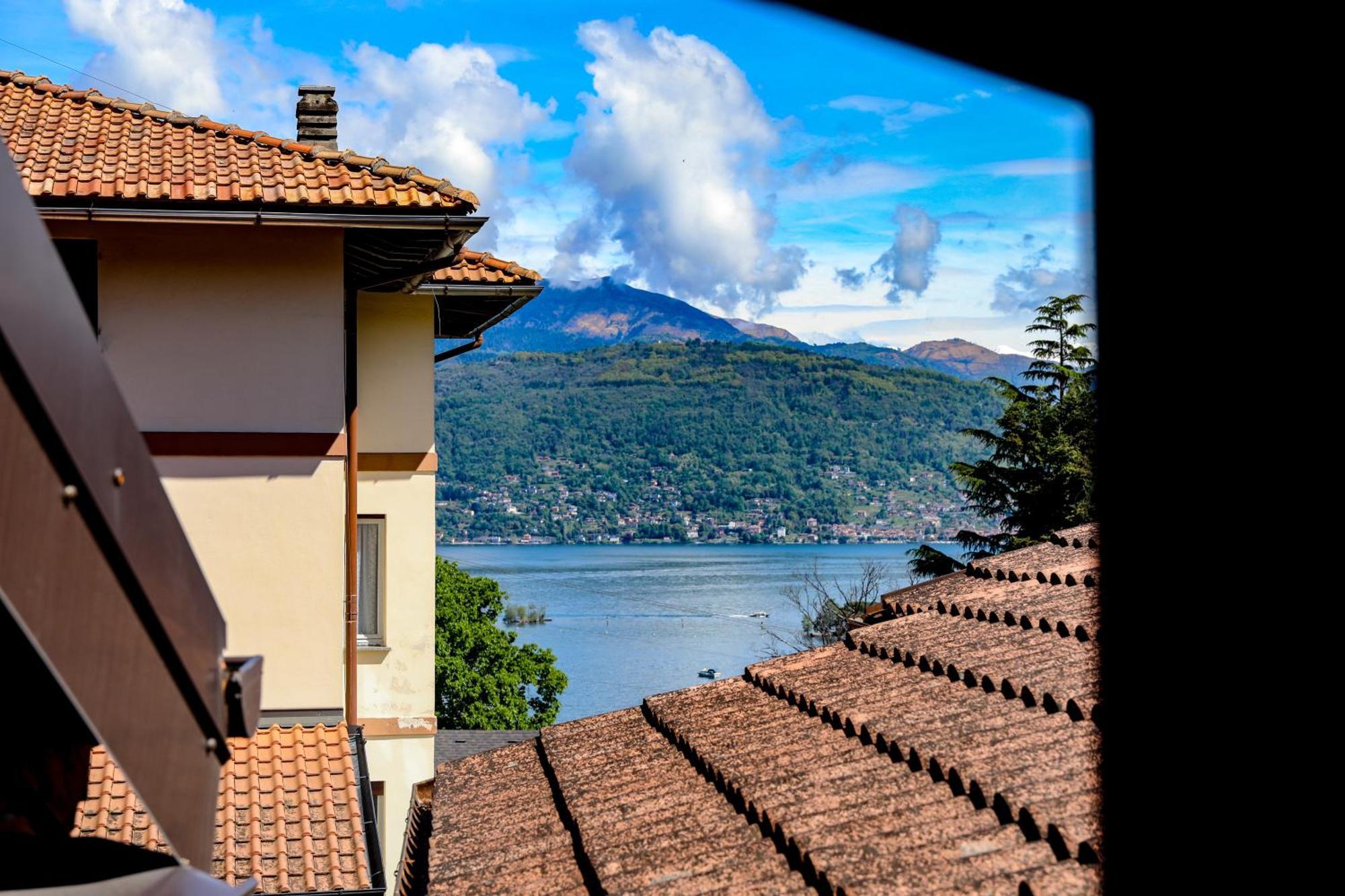 Vittoria Holiday House - Tulip Apartment And Tulip Room Stresa Bagian luar foto